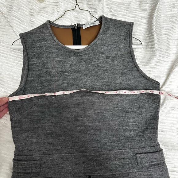 MaxMara Elegant Gray Sleeveless Midi Dress - Picture 10 of 11